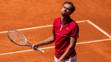 PG赏金女王、PG电子-红土蜜月期仅持续1天 梅德维德夫又被“打回原形”？